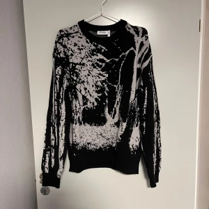 Weekday stickad tröja - Cool tröja, använd bara enstaka gånger, storlek S/M