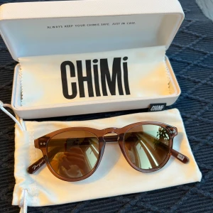 Chimi Core #002 COCO - Säljer nu ett par riktigt snygga Chimi Core #002 i färgen COCO. Alla tillbehör finns kvar och ingår. Nypris: 1350kr  Hör av er vid frågor!