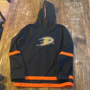 NHL hockey tröja  - NHL hockey tröja st 164. Anaheim ducks 