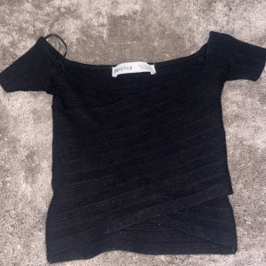 Crop top t-shirt - Mycket bra skick och bara använd en gång.