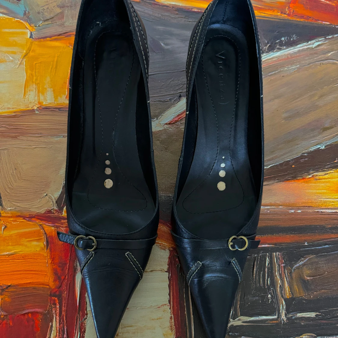 Svarta pumps med spetsig tå - 90