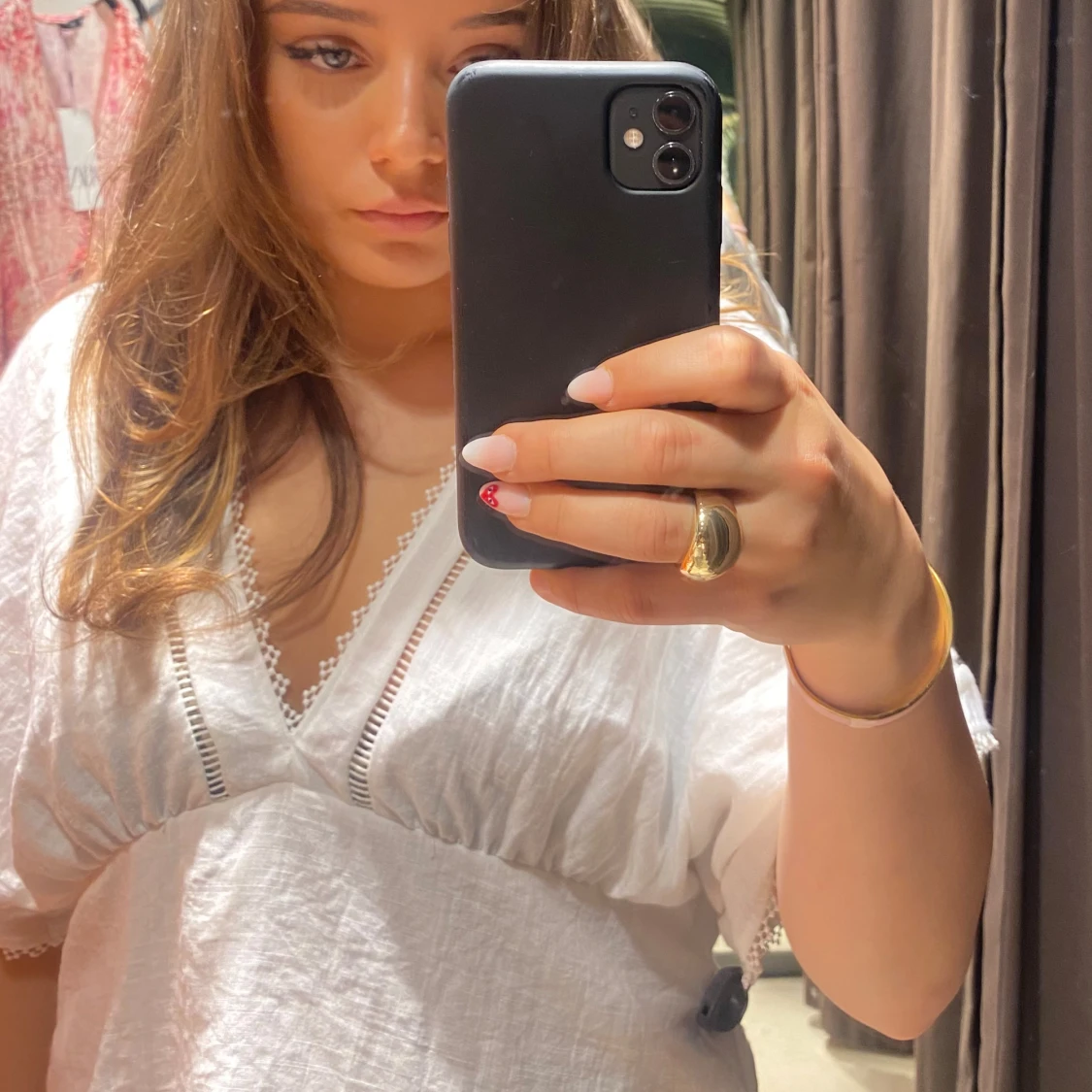 Vit blus med spetsdetaljer - 92