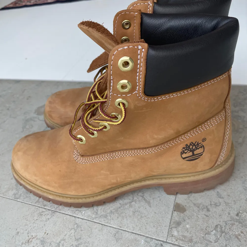 Hej, säljer nu mina gamla timberland kängor som knappt är använda eftersom de är för små för mig. Perfekt nu inför kallare väder. Tveka inte på å skriva för fler bilder, frågor etc. Skor.