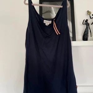 Marinblått linne - Storlek xs 