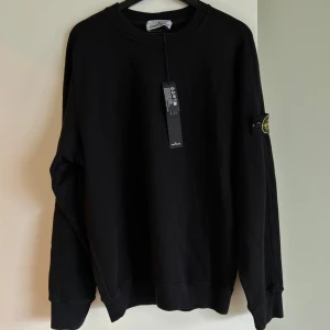Stone Island Felpa sweatshirt  - Stone Island Felpa sweatshirt  Strl L  Helt ny med tag  Finns i Sthlm eller fraktas   Mvh Sara 