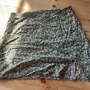 Tight kjol med dragkedja - Nyskick strl S sheinkjol