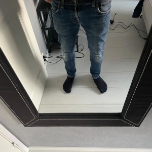 Nudie jeans - Nudie jeans 30/30 säljer pga för små för mig 