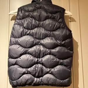 Peak performance väst  - Han knappt använt riktigt det är den storlek 150