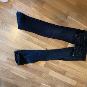 Low waist bootcut - Nästintill ny. 34x27 