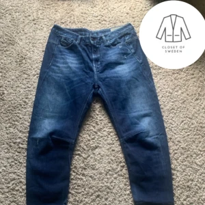 Diesel jeans med slitningar - Skick 9/10 nypris 1400kr   Hör av er vid frågor!