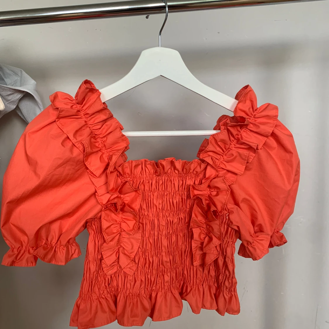 Superfin top i korallfärg