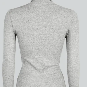 Turtleneck tröja - Bra skick pyttelite nopprig under armarna 