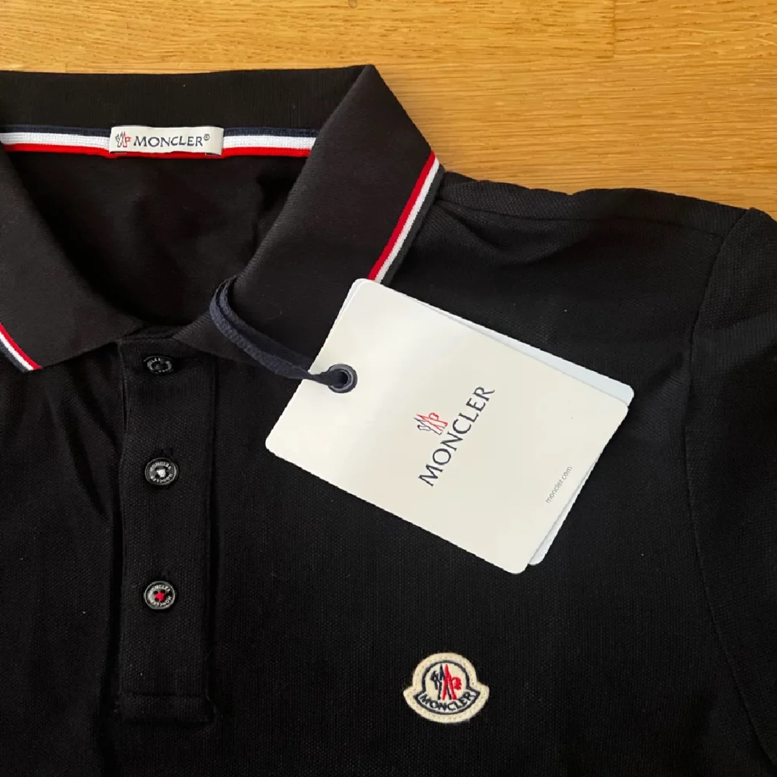 Svart pikétröja från Moncler - 1