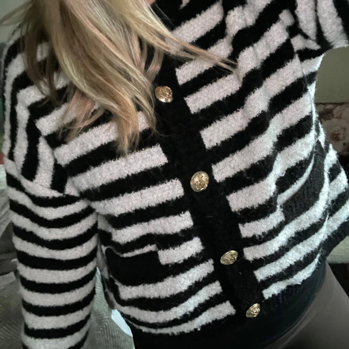 Randig kofta med guldknappar - 4