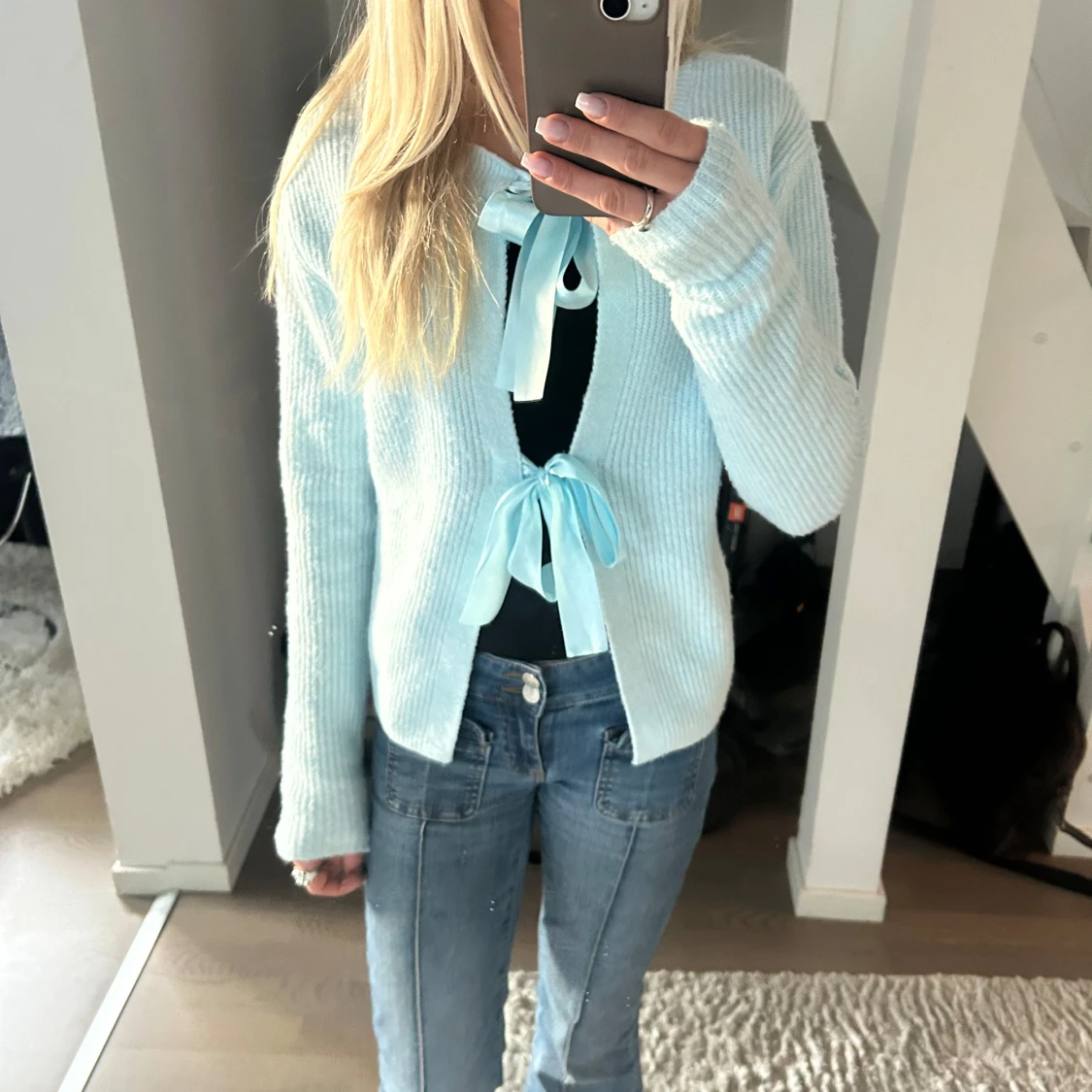 Ljusblå ribbad kofta med knytband - 1