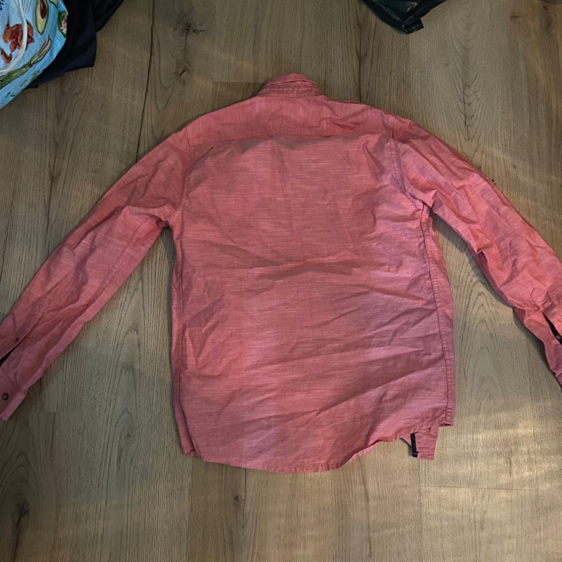 Röd/rosa skjorta från H&M - 1