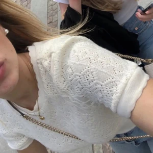 Stickad zara topp - Söt stickad topp ifrån Zara i storlek M men sitter mer som S/XS