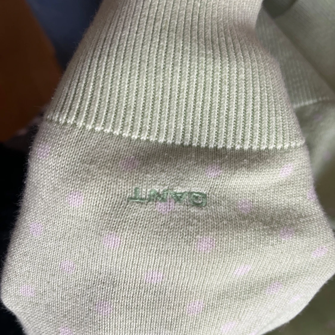 Ljusgrön v-ringad tröja från GANT - 3