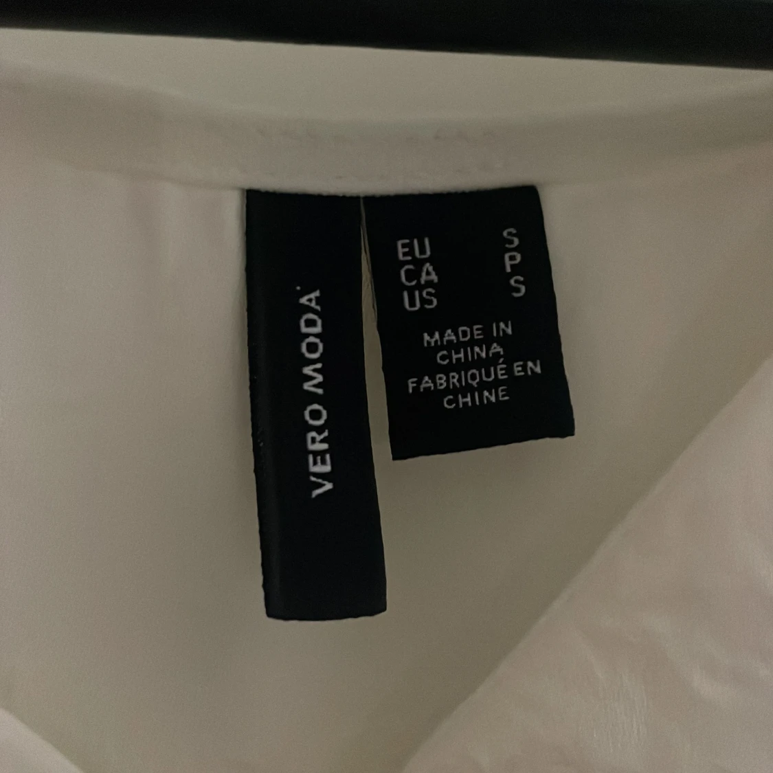 Vit blus ifrån Vero Moda - 3