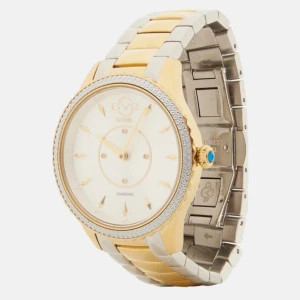 Gervil klocka  - Tillverkarens artikelnummer: 11705-425 Kåpans färg: guld Mönster: mönstrad Vattentålighet: 5 ATM Stängning: viklås Urverk: kvartsverk Färg armband: silver, guld Mått vid en enhetsstorlek: diameter 3 cm, armbandsbredd 2 cm, total längd 24 cm Hölje och spänne: rostfritt stål Material armband: rostfritt stål Ny pris 60 000kr  Material: rostfritt stål