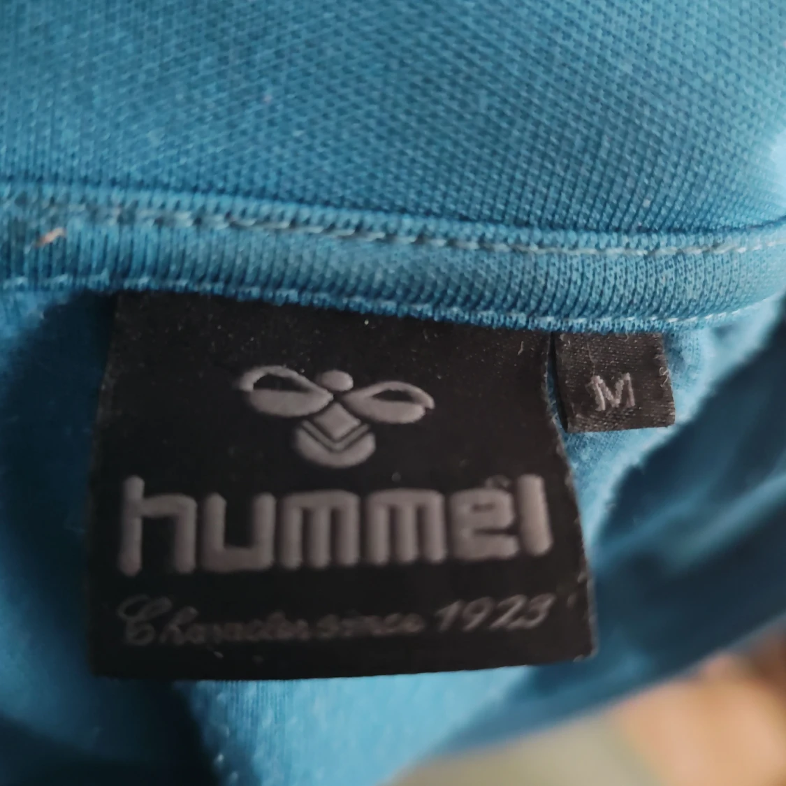 Blå och vit träningsjacka från Hummel - 2