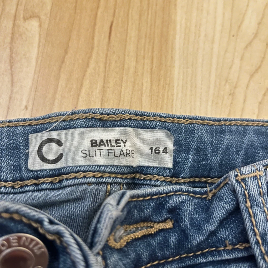 Blå slit flare jeans - 2