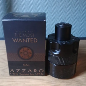 Azzaro The Most Wanted Parfum - Säljer en flaska Azzaro The Most Wanted Parfum, 50 ml. Parfymen kommer i en elegant förpackning och är perfekt för den som vill sticka ut med en mycket god och manlig doft. Pris går att diskutera!