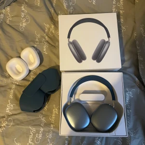 Max Hörlurar AA Blå - ”Max” Hörlurar trådlösa AA hör av dig för mer frågor tillkommer med original box osv.