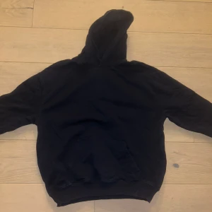 Stanley/Stella Hoodie ( M ) Mörkblå - En fel fri oanvänd clean Stanley/Stella hoodie i mörkblå färg. Storlek medium men passar small också.