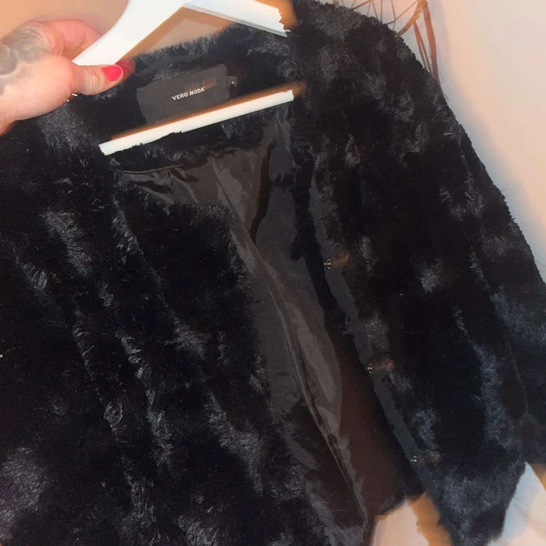 Svart pälsjacka från Vero Moda