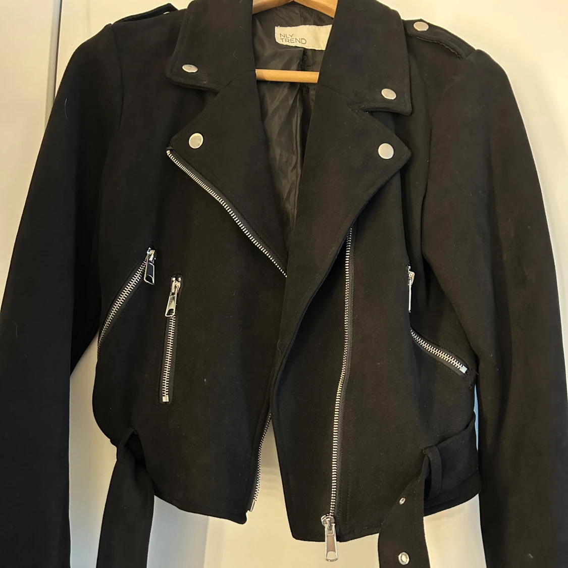 Svart bikerjacka från NLY Trend - 1