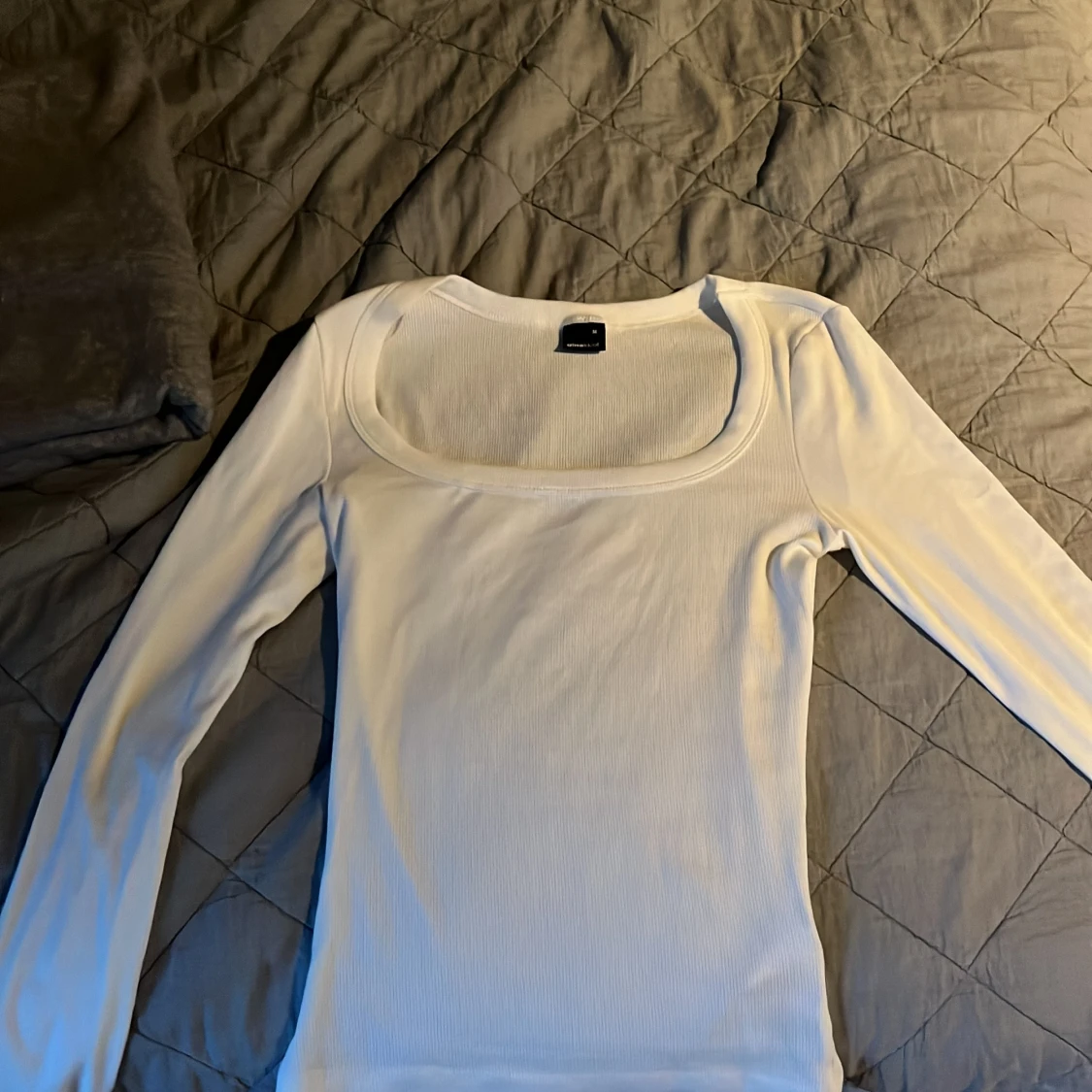 Vit ribbad långärmad topp från Gina Tricot - 91