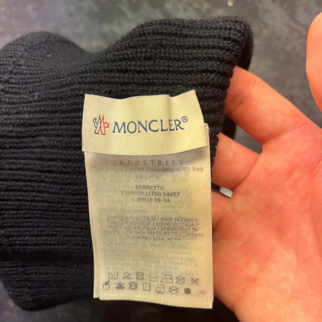 Moncler mössa - 92