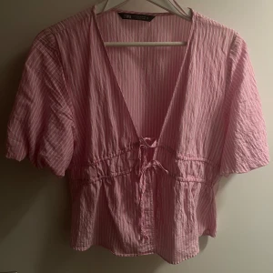 zara topp/blus - så söt topp, knappt använd