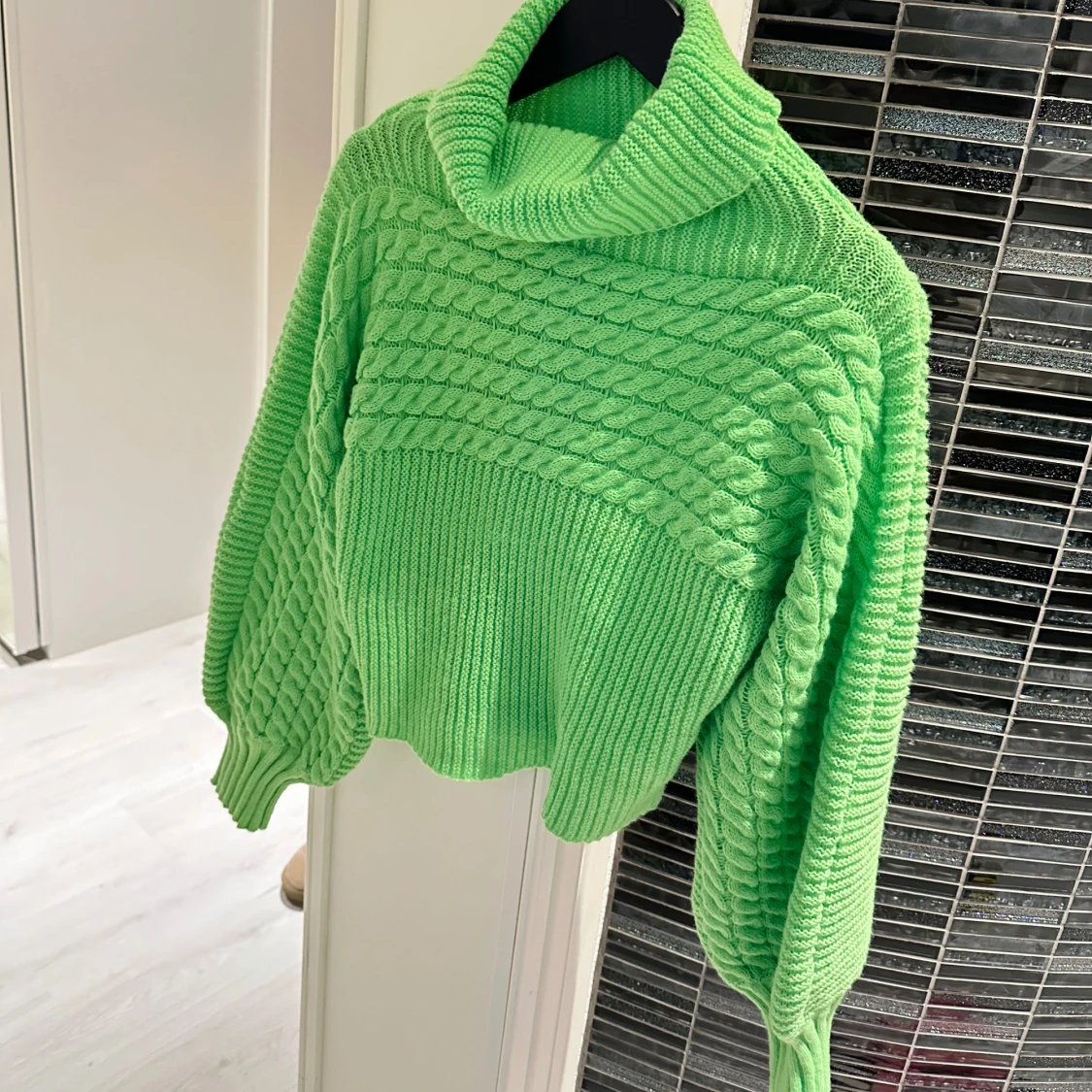 Grön stickad polotröja - 91