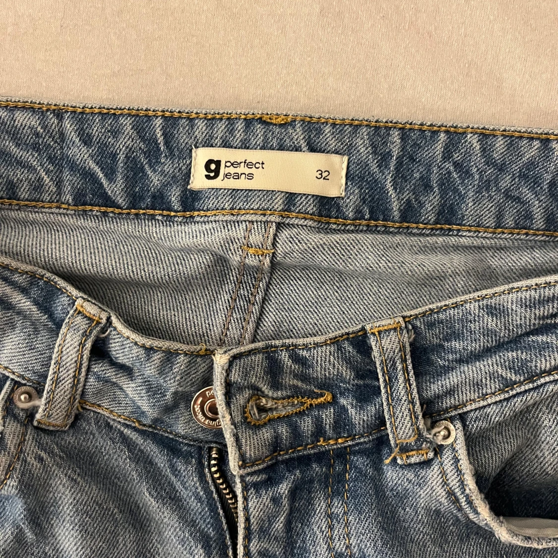 Blå jeans från Gina tricot - 91