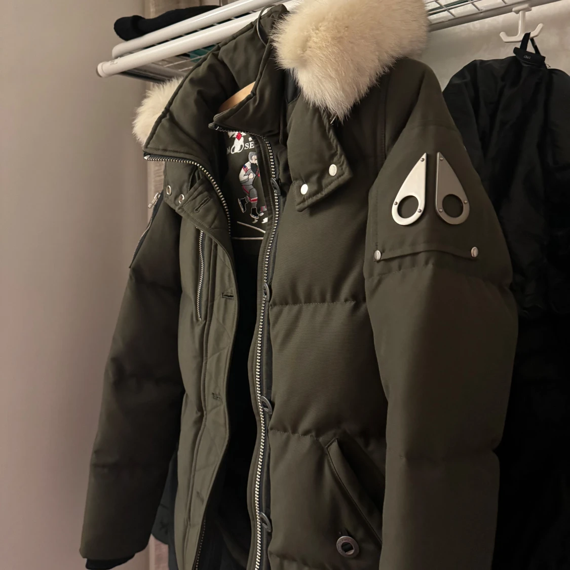 Olivgrön dunjacka från Moose Knuckles - 90