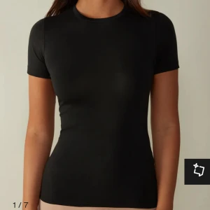 Intimissimi t-shirt - Snygg intimissimi t-shirt i svart💕använd Max 2 gånger❤️
