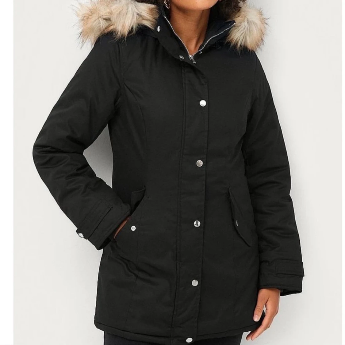 Svart parkajacka med päls - 93