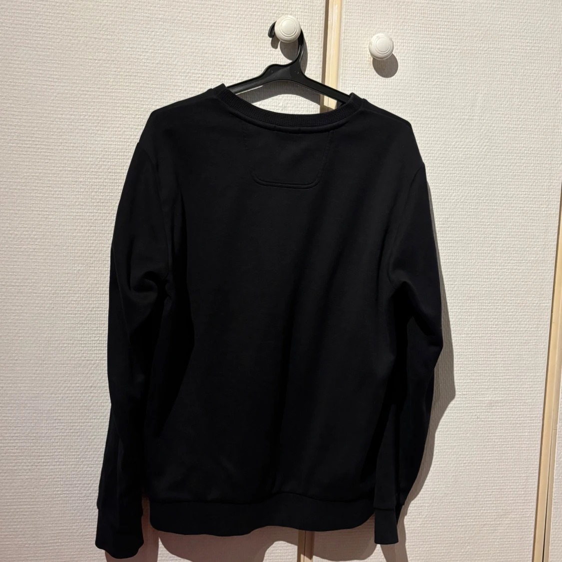 Svart sweatshirt från Hugo Boss - 90