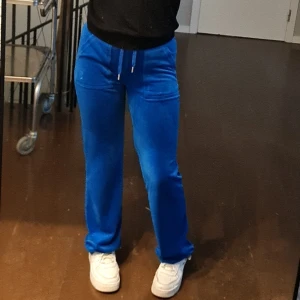 Juicy couture  - Säljer mina fina juicy couture byxor, väldigt fint skick. Köpta för 1200kr