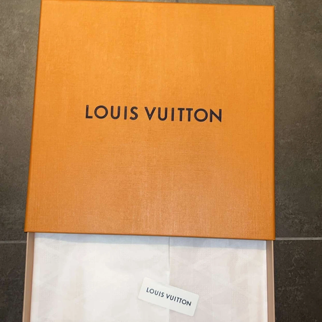 Svart mössa från Louis Vuitton - 91