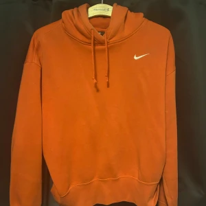 Nike hoodie  - Bra skick använd typ 2 gånger 