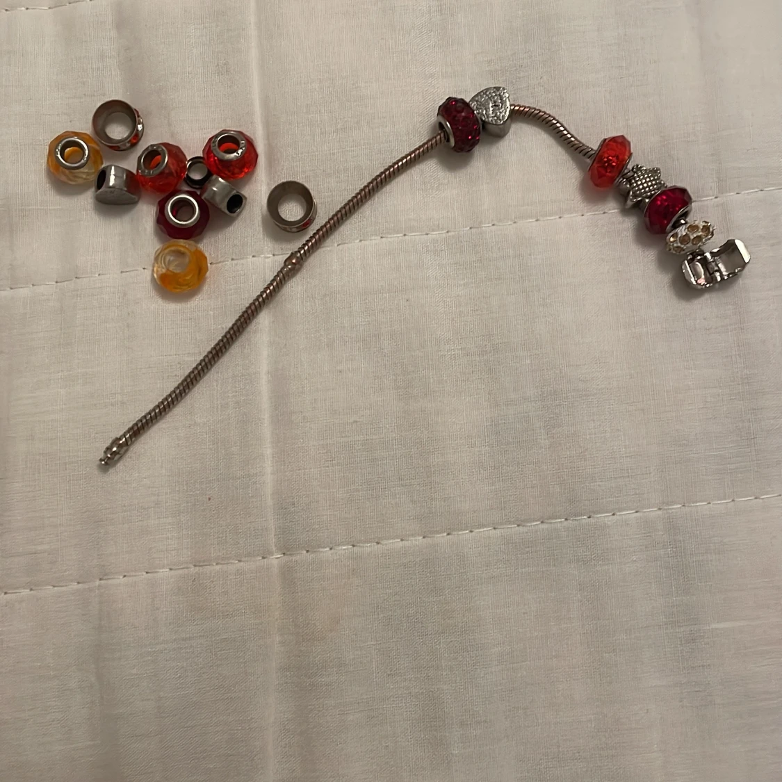 Färgglatt armband med pärlor från Pandora  - 90