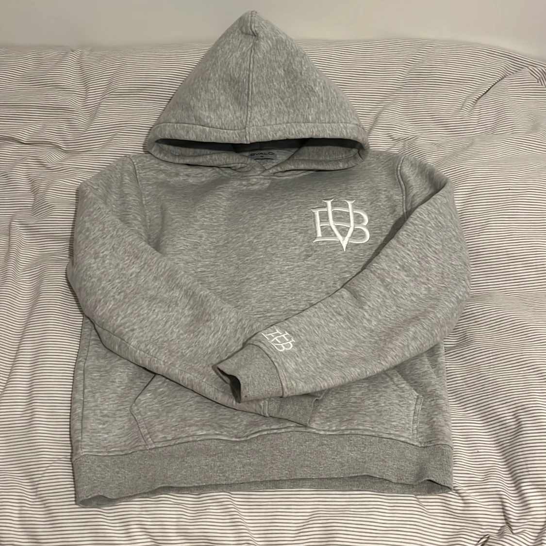 Grå hoodie från Bvaldi