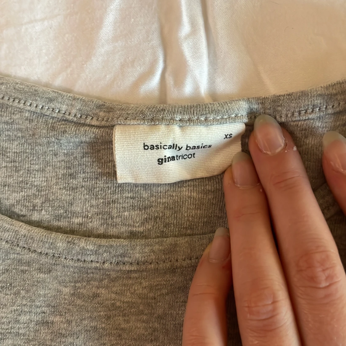 Grå t-shirt från Gina Tricot - 91