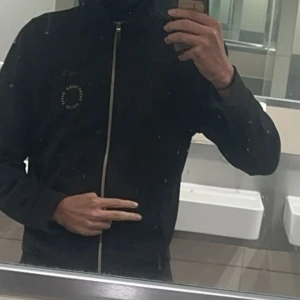 Säljer Hugo boss tröja änvänd nåra gånger som ny  - Bra skick