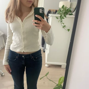 Vit topp - Vit långärmad topp från Gina Tricot Storlek S men skulle även passa XS💗
