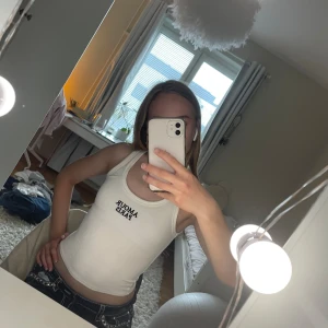 Vitt linne - Säljer mitt vita linne från H&M💗