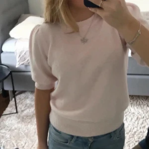 stickad tshirt - säljer denna jätte fina stickade t shirt, inte min bild. skriv priv för egna bilder💘